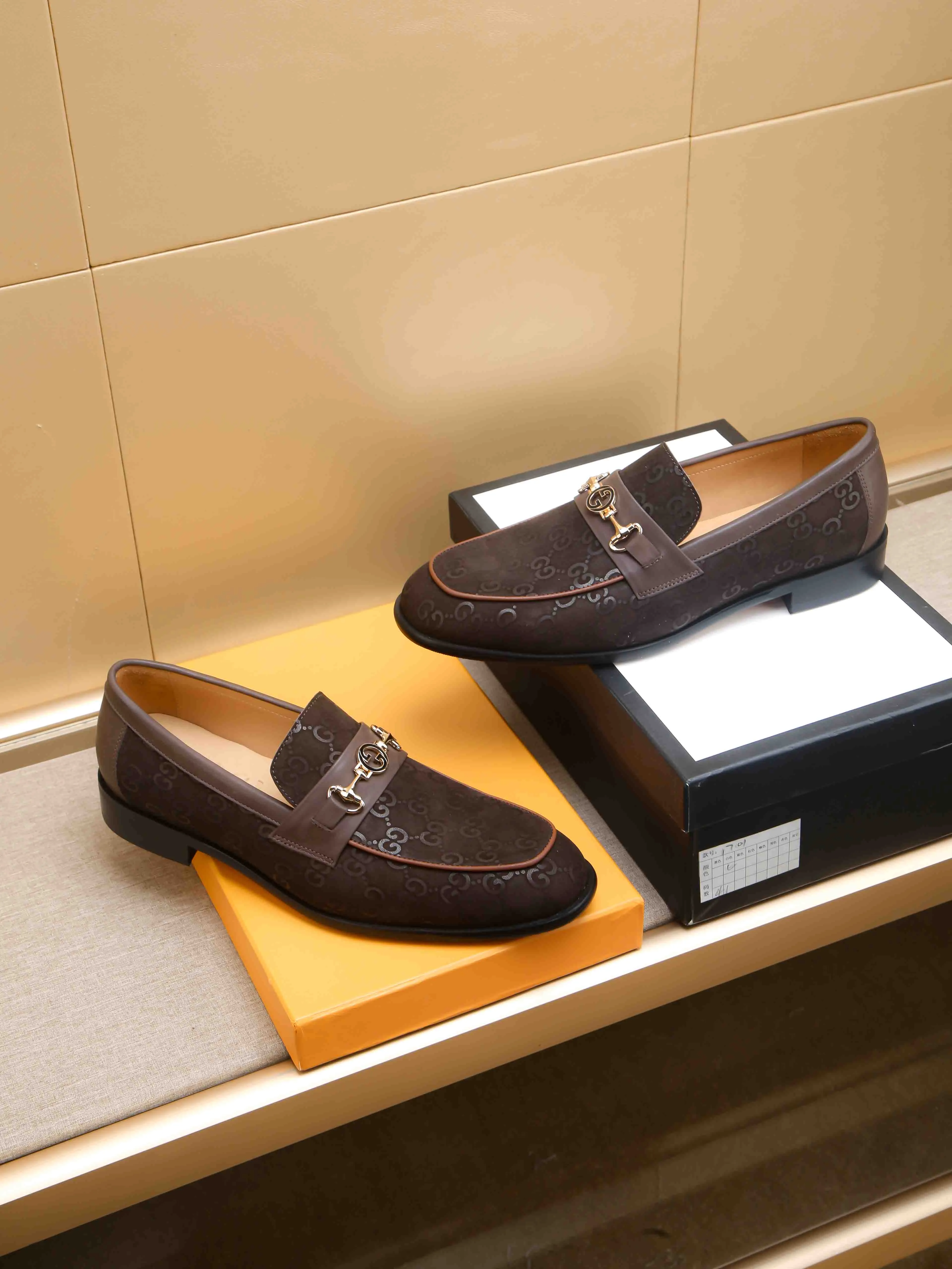 Men's men's shoes 💰460 🆘【GUCCI】Gucci ·🐂里· Hot-selling pea shoes top brand luxury, top quality, the latest fashion pea shoes.. The upper is made of original first-layer cowhide. (Full first-layer water-dyed 🐂 leather·inner). The original stylish and stylish soft rubber wear-resistant and non-slip outsole is light and comfortable on the foot, available in 3 colors! Matching code: 39-44 (customized at 39.45.46)